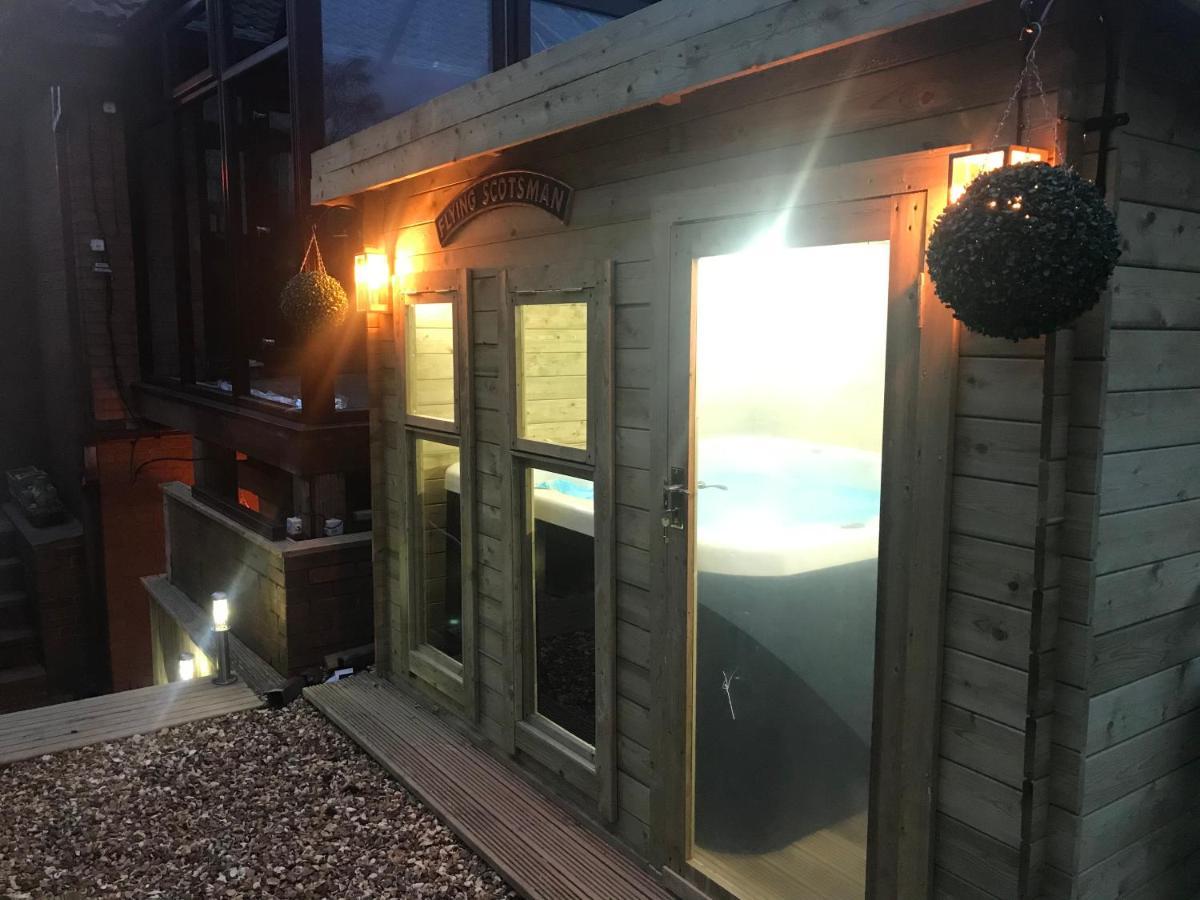 Hot Tub Hide Away Near Alton Towers Staffordshire Hotel Cheddleton Ngoại thất bức ảnh