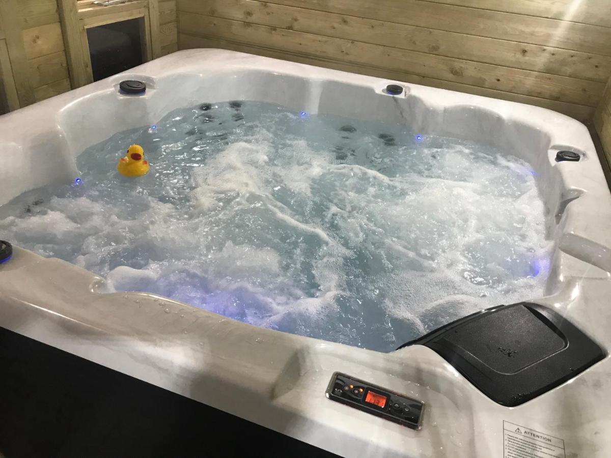 Hot Tub Hide Away Near Alton Towers Staffordshire Hotel Cheddleton Ngoại thất bức ảnh