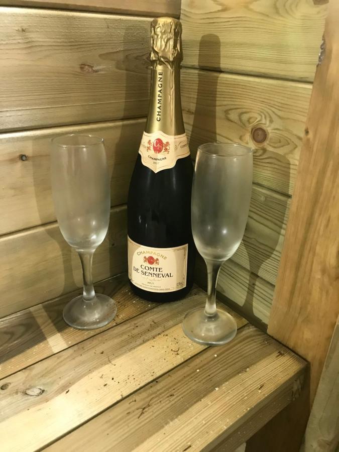 Hot Tub Hide Away Near Alton Towers Staffordshire Hotel Cheddleton Ngoại thất bức ảnh