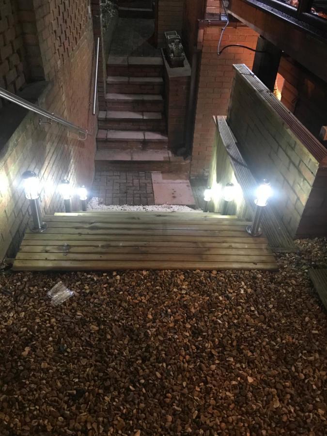 Hot Tub Hide Away Near Alton Towers Staffordshire Hotel Cheddleton Ngoại thất bức ảnh