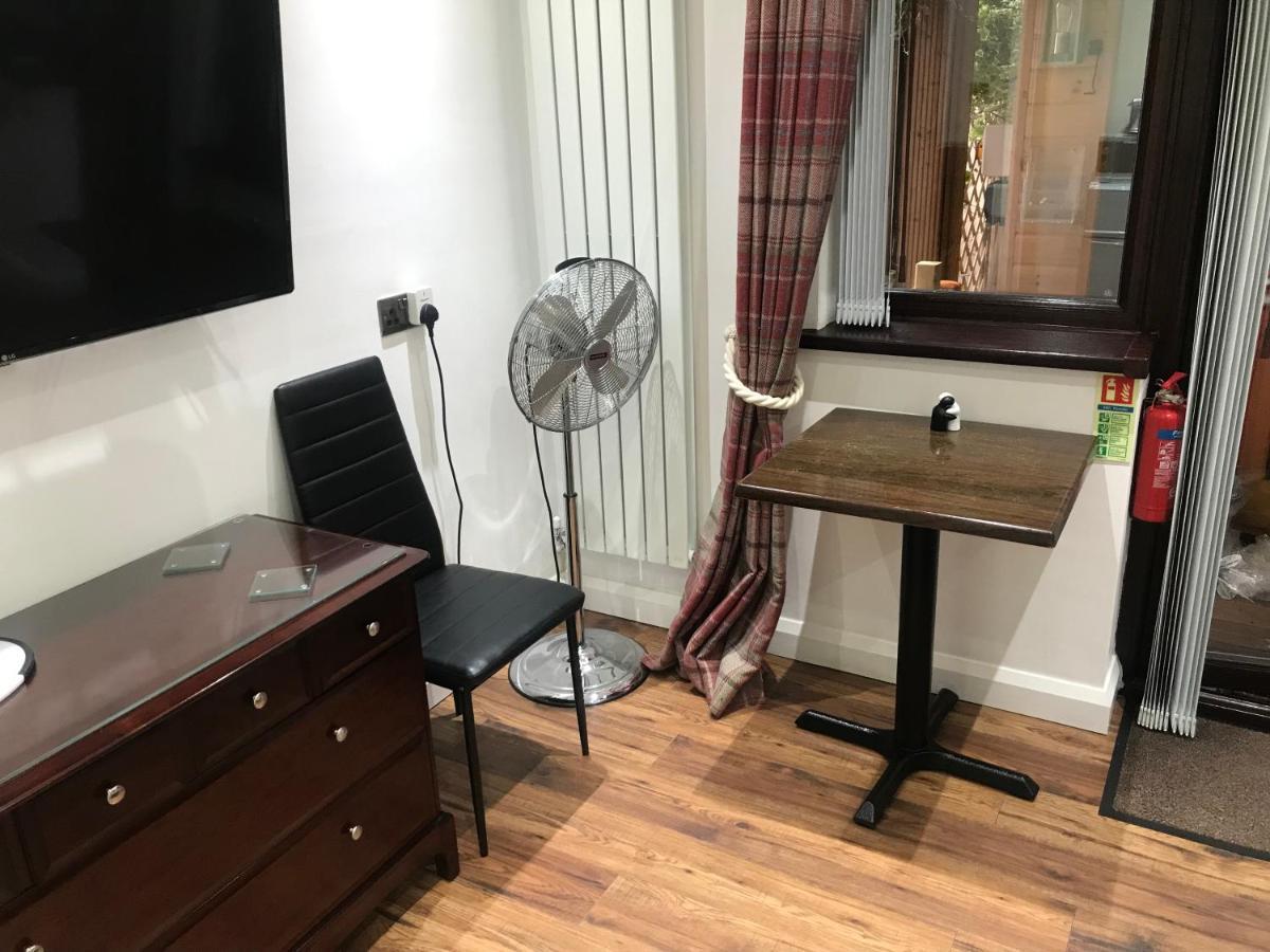 Hot Tub Hide Away Near Alton Towers Staffordshire Hotel Cheddleton Ngoại thất bức ảnh