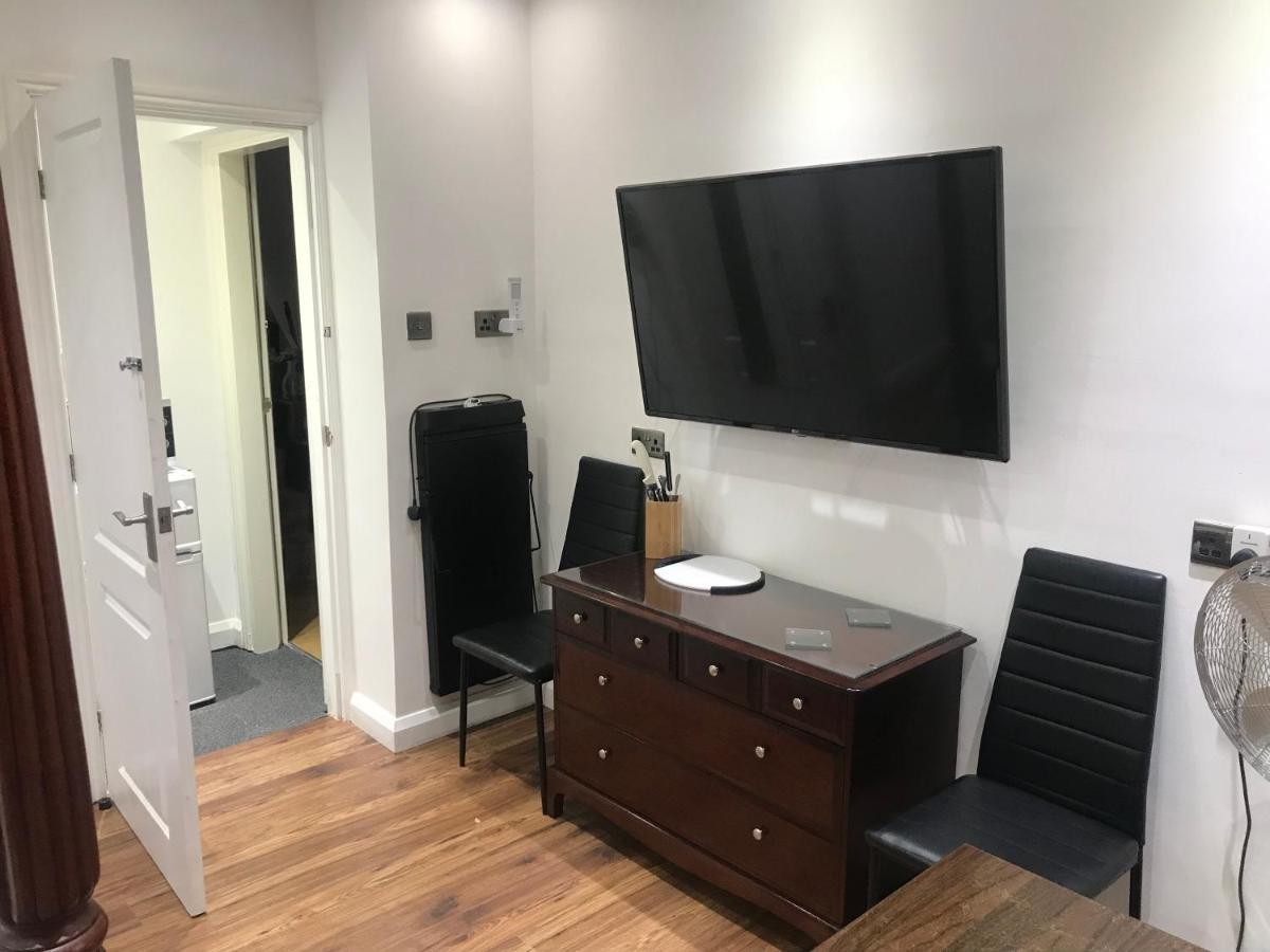Hot Tub Hide Away Near Alton Towers Staffordshire Hotel Cheddleton Ngoại thất bức ảnh